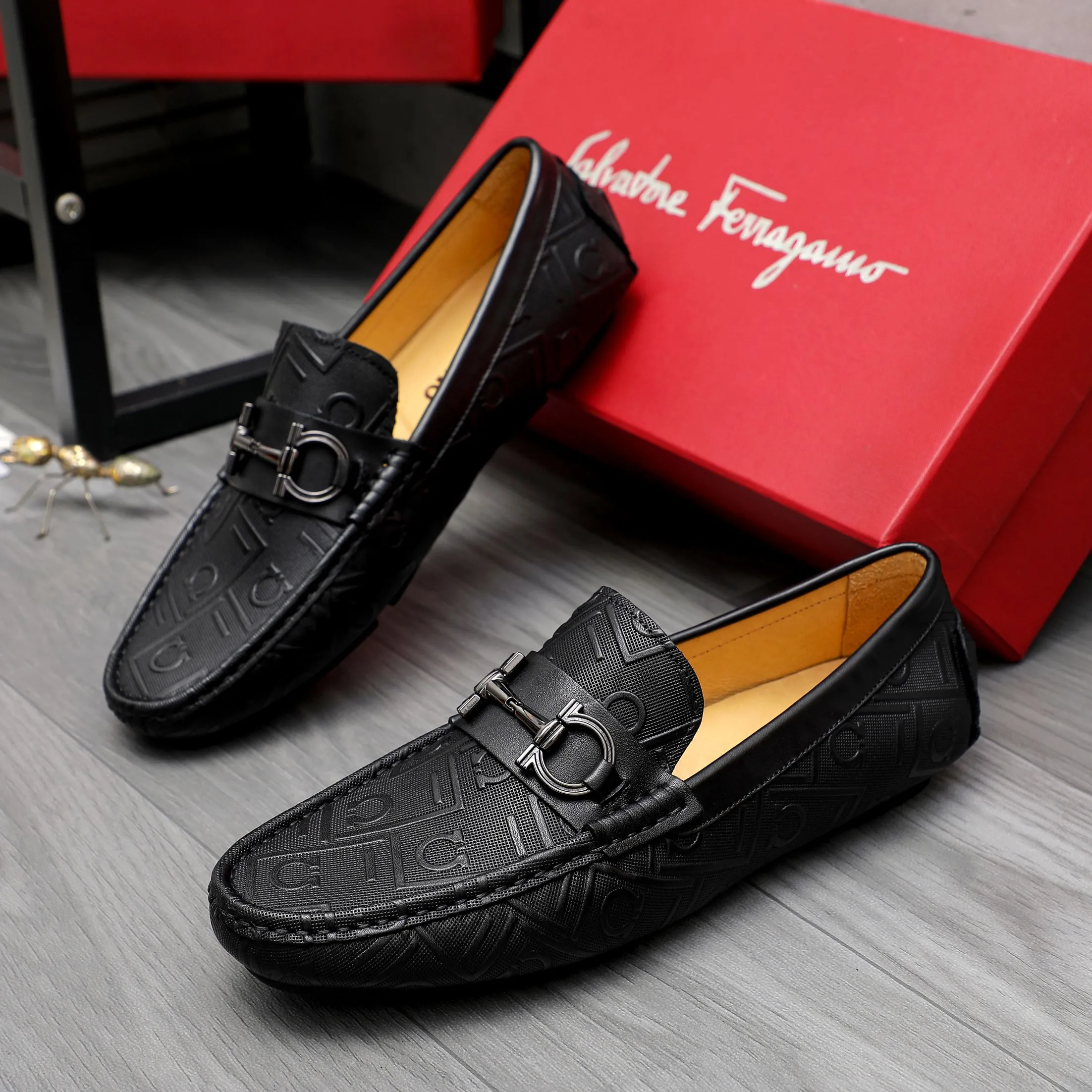 Men's shoes 💰400 Product trademark: Ferragamo "Ferragamo" casual slip-on shoes Regular size: 38-45 (45. Customized, non-returnable) Product materials: Selected embossed cowhide upper, pigskin lining, rubber outsole